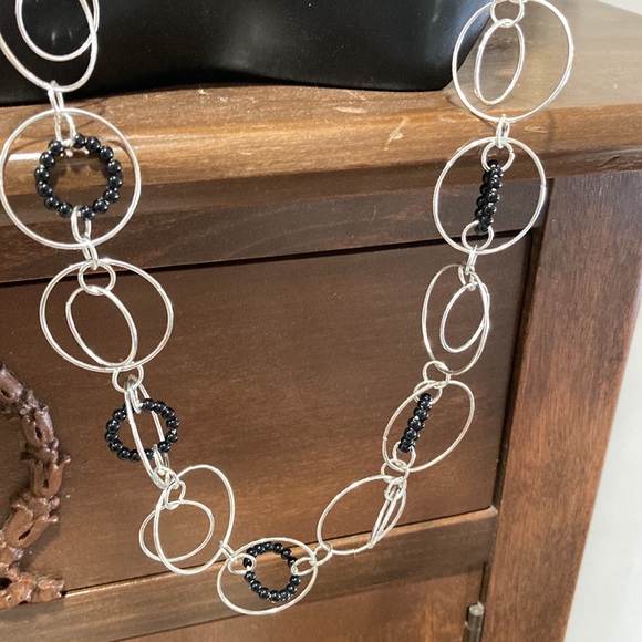 NWOT - Multi Link Silvertone/Black Beaded Hoop Necklace & Dangle Earrings - Picture 4 of 5